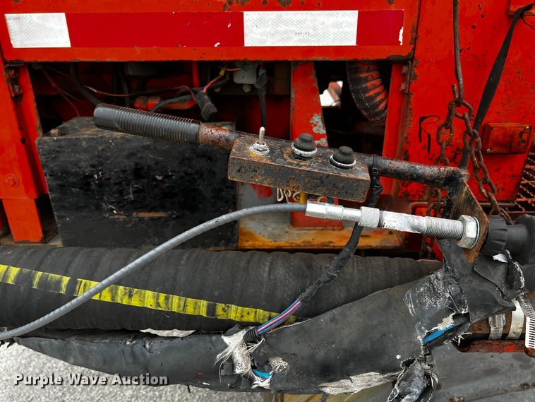 image for item JH9337 2000 International 4700  asphalt patch truck