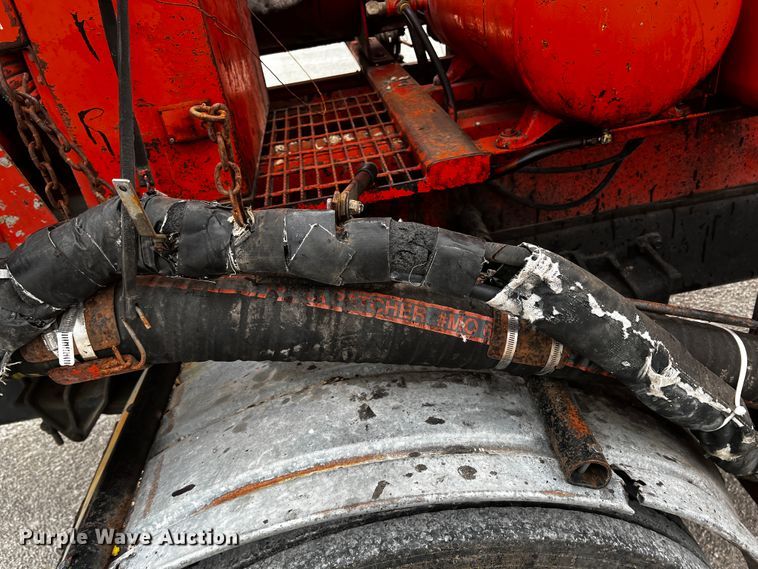 image for item JH9337 2000 International 4700  asphalt patch truck