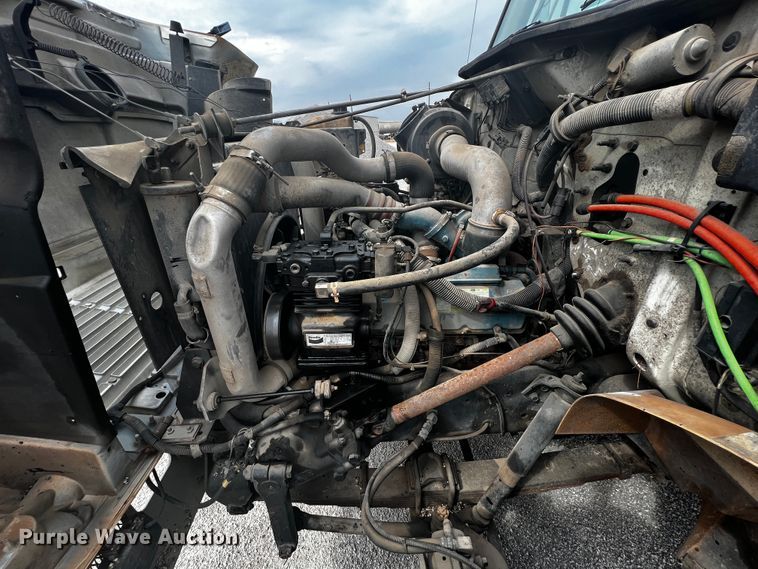 image for item JH9337 2000 International 4700  asphalt patch truck