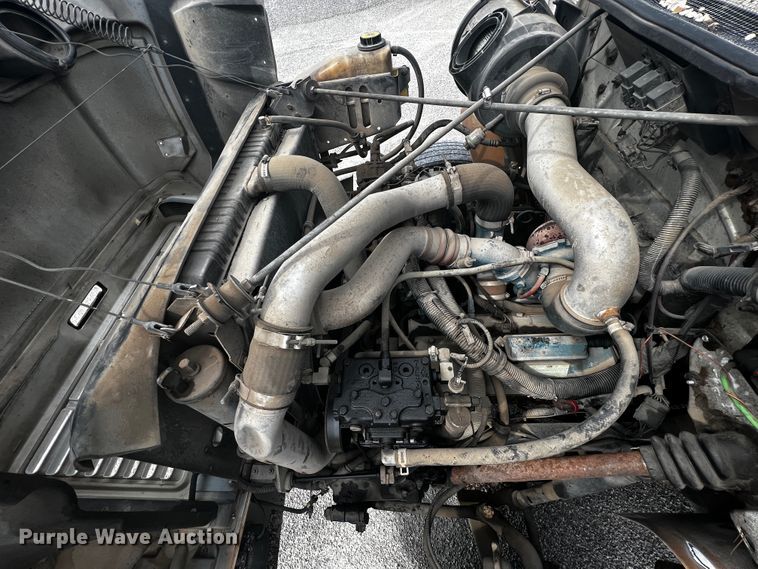 image for item JH9337 2000 International 4700  asphalt patch truck