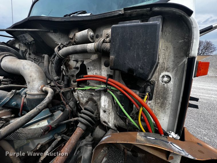 image for item JH9337 2000 International 4700  asphalt patch truck