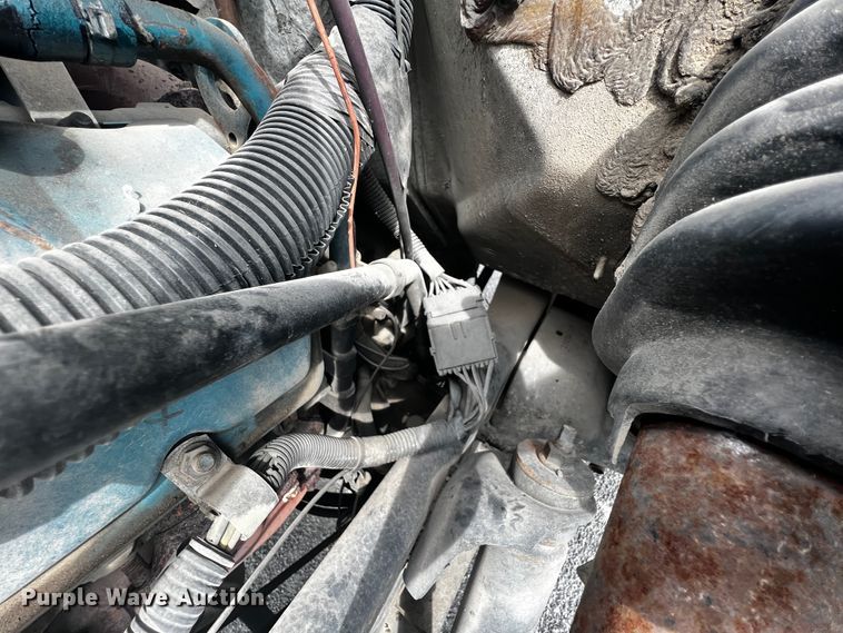 image for item JH9337 2000 International 4700  asphalt patch truck