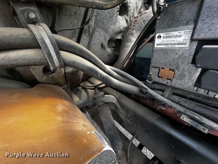 image for item JH9337 2000 International 4700  asphalt patch truck