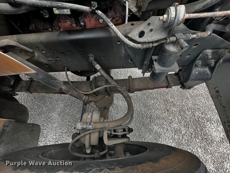 image for item JH9337 2000 International 4700  asphalt patch truck