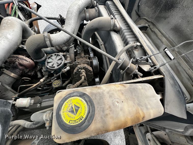 image for item JH9337 2000 International 4700  asphalt patch truck