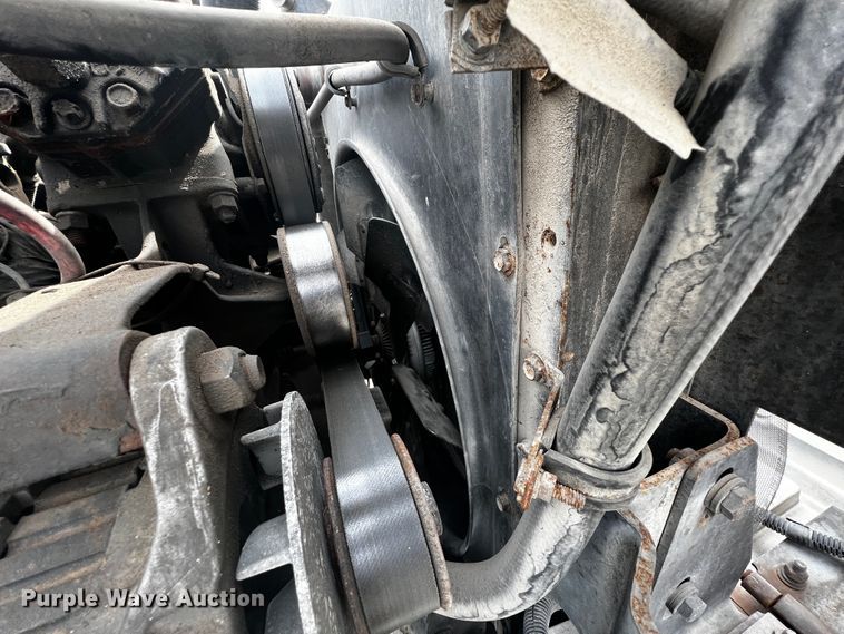 image for item JH9337 2000 International 4700  asphalt patch truck