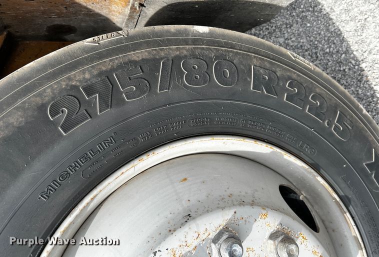 image for item JH9337 2000 International 4700  asphalt patch truck