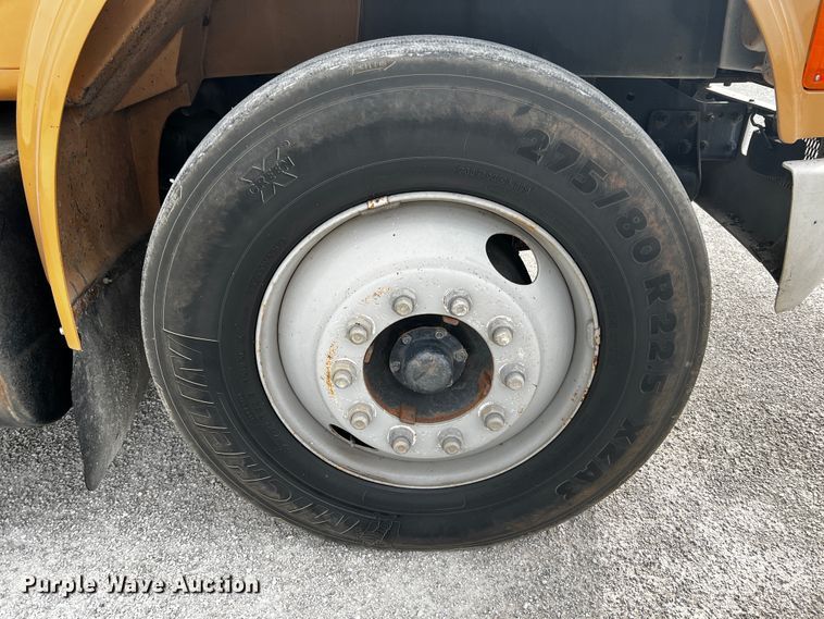 image for item JH9337 2000 International 4700  asphalt patch truck