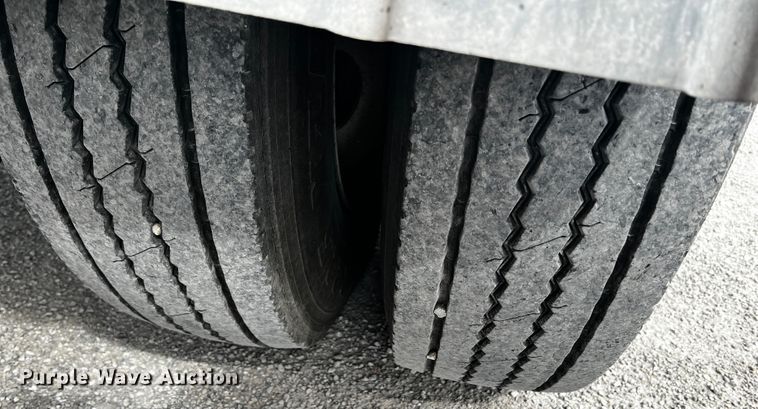 image for item JH9337 2000 International 4700  asphalt patch truck