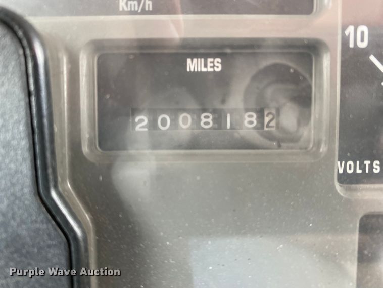 image for item JH9337 2000 International 4700  asphalt patch truck