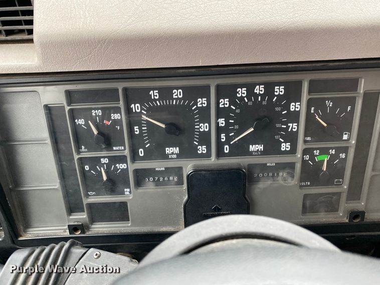 image for item JH9337 2000 International 4700  asphalt patch truck