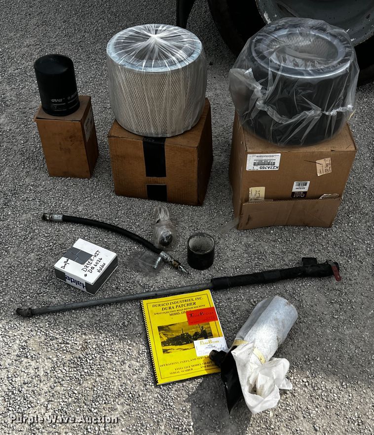 image for item JH9337 2000 International 4700  asphalt patch truck