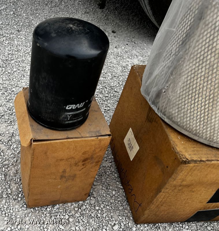 image for item JH9337 2000 International 4700  asphalt patch truck