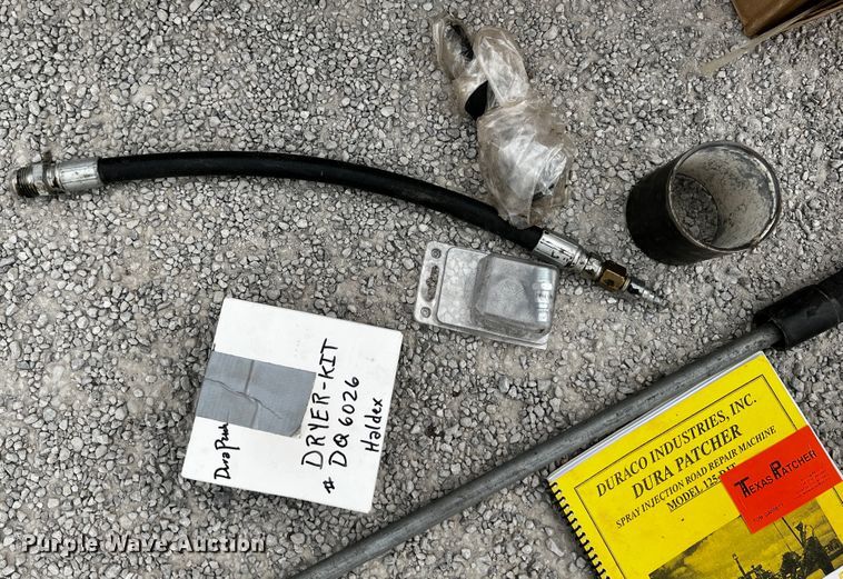 image for item JH9337 2000 International 4700  asphalt patch truck