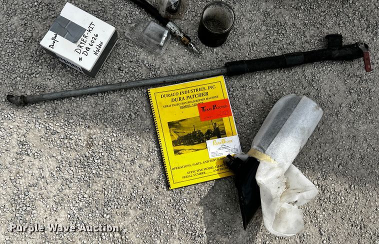 image for item JH9337 2000 International 4700  asphalt patch truck