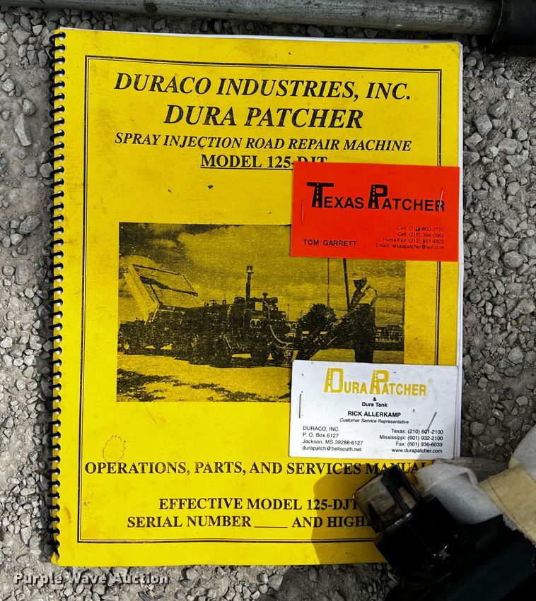 image for item JH9337 2000 International 4700  asphalt patch truck