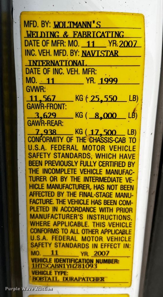 image for item JH9337 2000 International 4700  asphalt patch truck