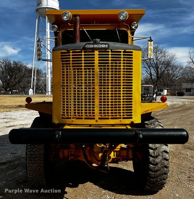 image for item JH9384 1985 Oshkosh WT-2206  dump truck