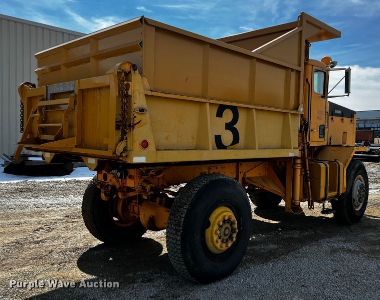 image for item JH9384 1985 Oshkosh WT-2206  dump truck