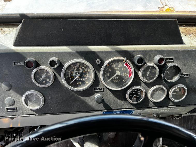 image for item JH9384 1985 Oshkosh WT-2206  dump truck