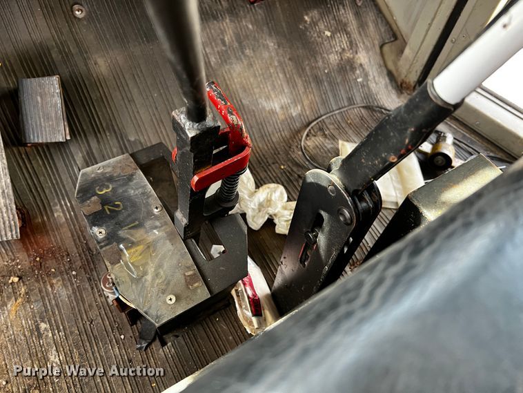 image for item JH9384 1985 Oshkosh WT-2206  dump truck