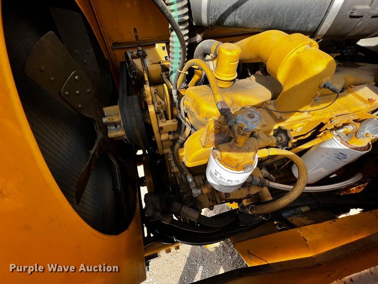 image for item JH9384 1985 Oshkosh WT-2206  dump truck