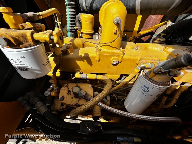 image for item JH9384 1985 Oshkosh WT-2206  dump truck