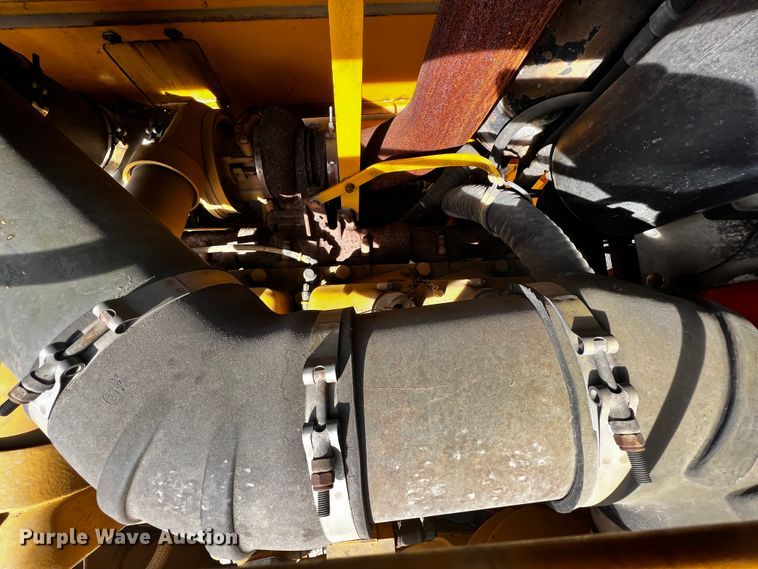 image for item JH9384 1985 Oshkosh WT-2206  dump truck