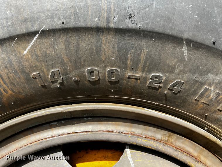 image for item JH9384 1985 Oshkosh WT-2206  dump truck