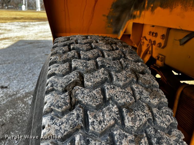 image for item JH9384 1985 Oshkosh WT-2206  dump truck