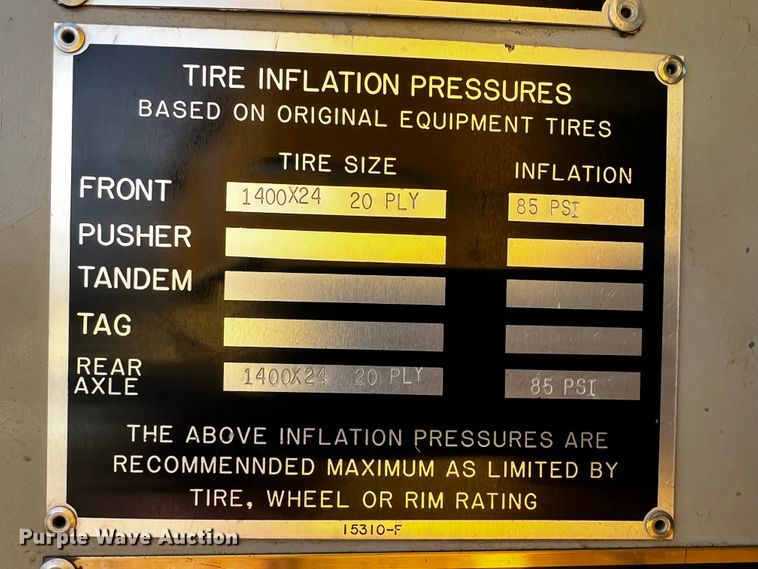 image for item JH9384 1985 Oshkosh WT-2206  dump truck