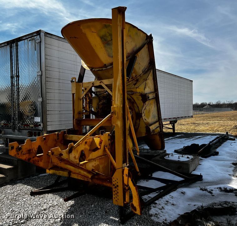 image for item JH9384 1985 Oshkosh WT-2206  dump truck