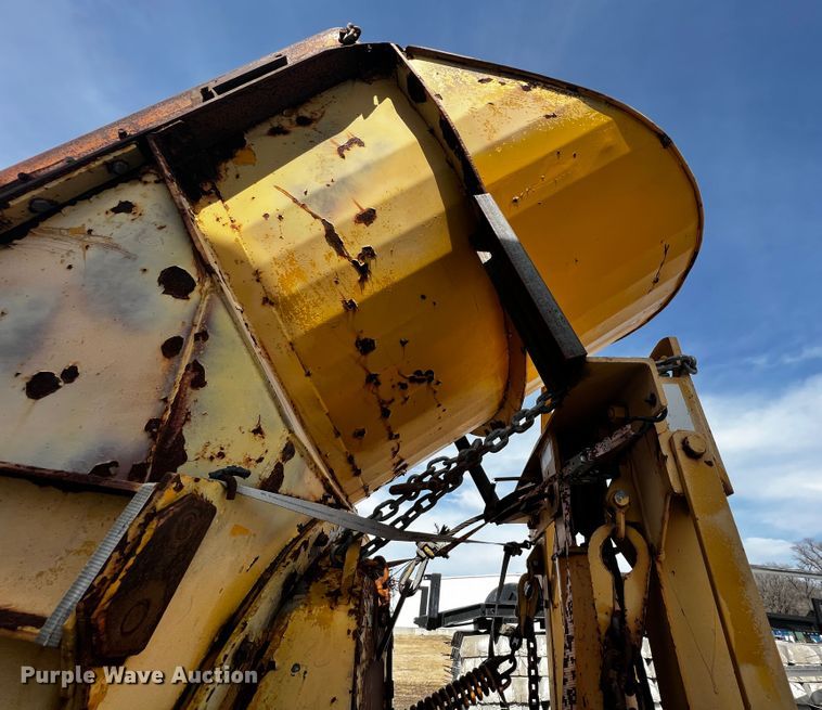 image for item JH9384 1985 Oshkosh WT-2206  dump truck