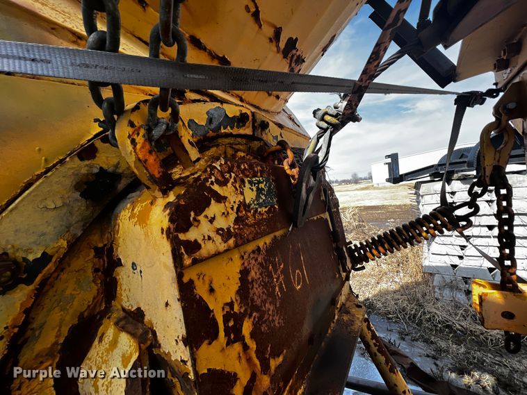 image for item JH9384 1985 Oshkosh WT-2206  dump truck