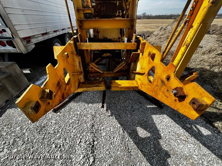 image for item JH9384 1985 Oshkosh WT-2206  dump truck