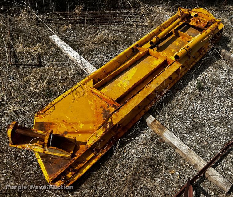 image for item JH9384 1985 Oshkosh WT-2206  dump truck