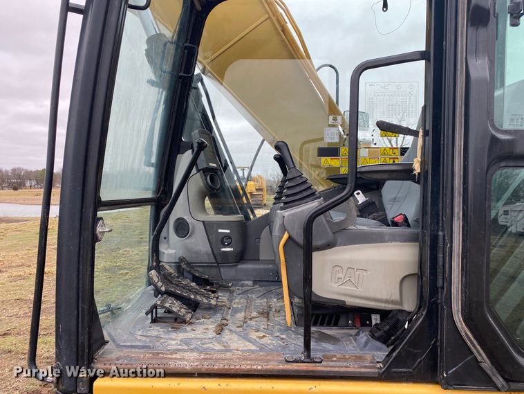 image for item JN9252 2011 Caterpillar 320DL  excavator
