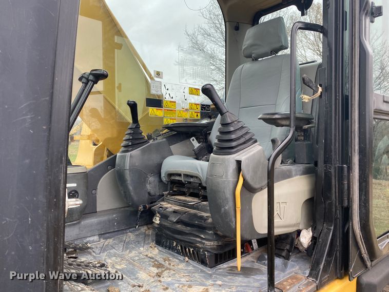 image for item JN9252 2011 Caterpillar 320DL  excavator