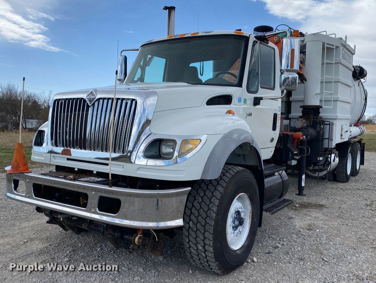 image for item JN9262 2007 International 7600  vacuum truck