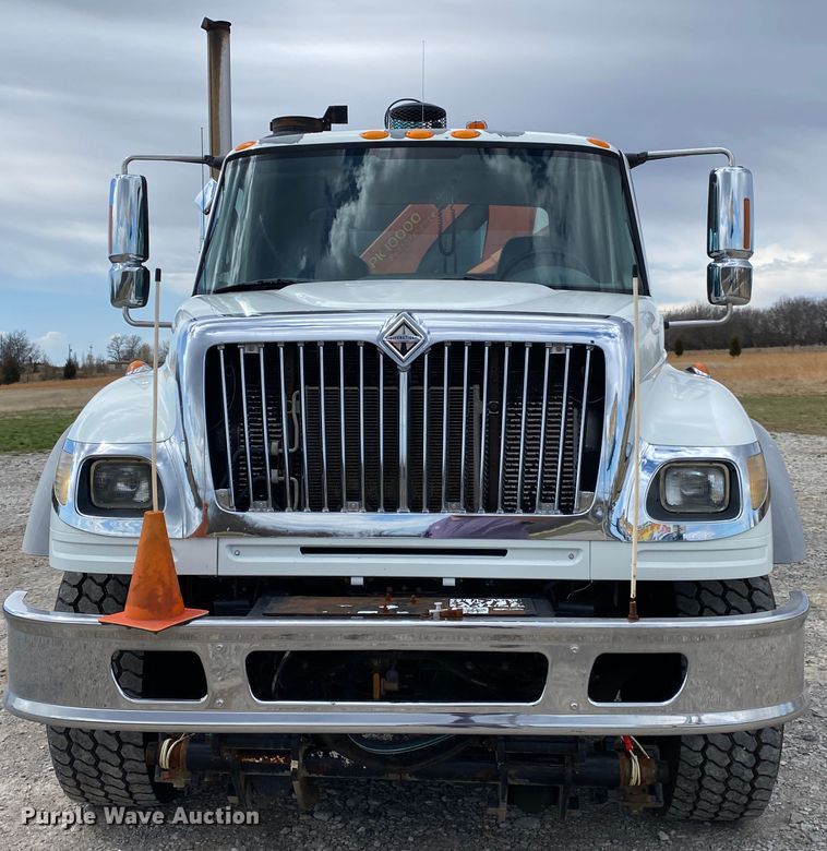 image for item JN9262 2007 International 7600  vacuum truck
