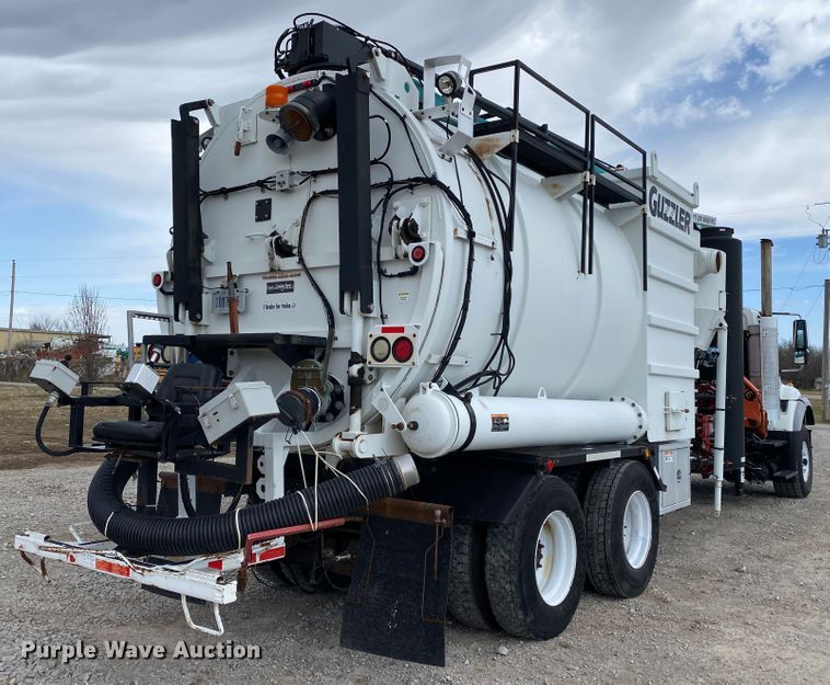 image for item JN9262 2007 International 7600  vacuum truck