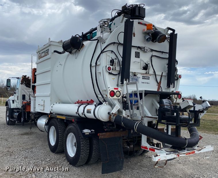 image for item JN9262 2007 International 7600  vacuum truck