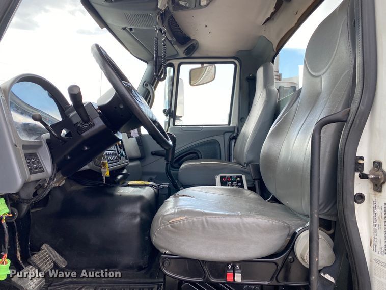 image for item JN9262 2007 International 7600  vacuum truck