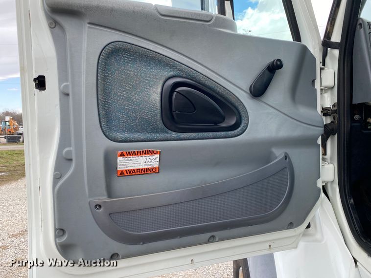 image for item JN9262 2007 International 7600  vacuum truck