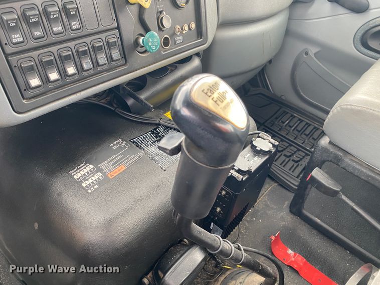 image for item JN9262 2007 International 7600  vacuum truck