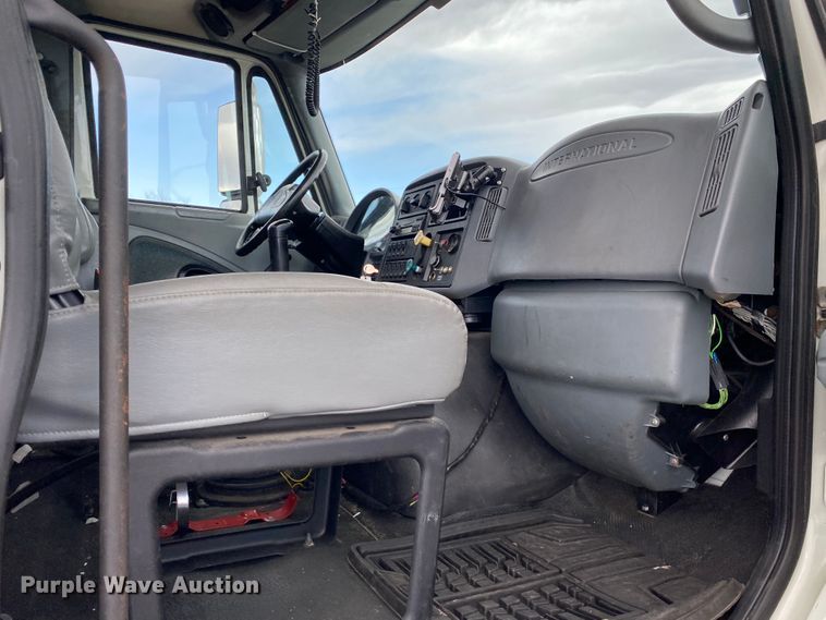 image for item JN9262 2007 International 7600  vacuum truck