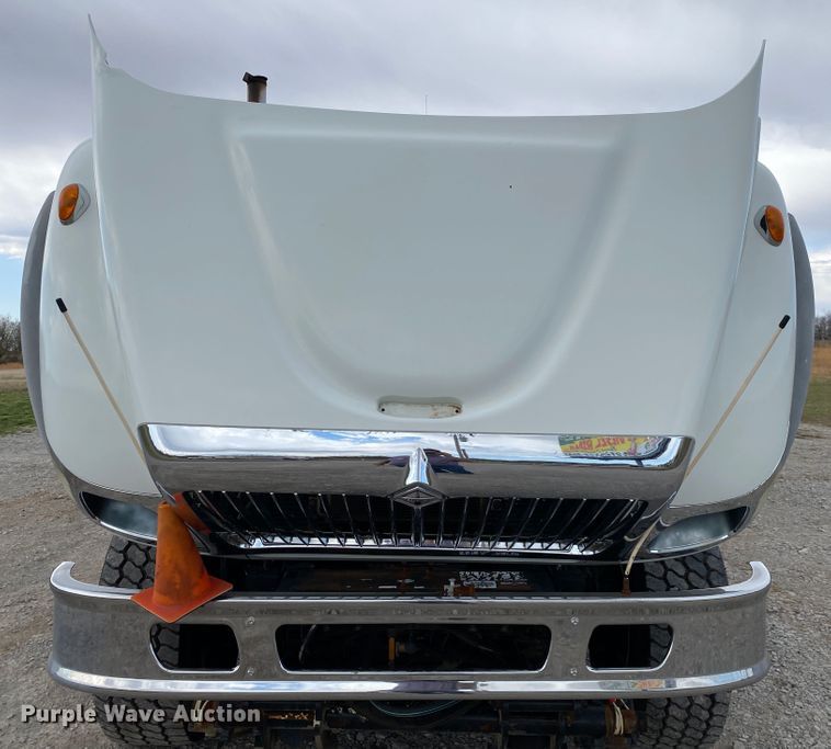 image for item JN9262 2007 International 7600  vacuum truck