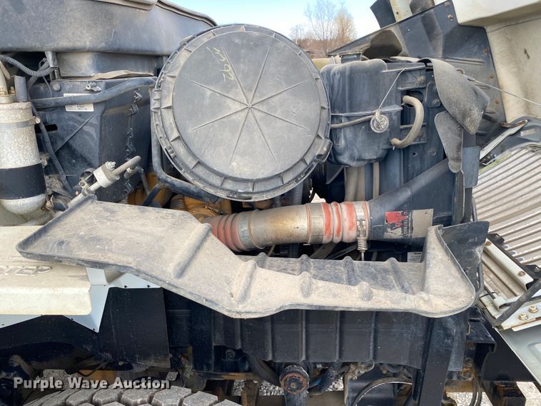 image for item JN9262 2007 International 7600  vacuum truck