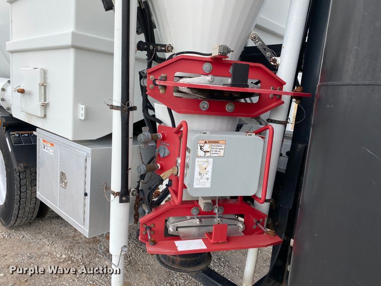 image for item JN9262 2007 International 7600  vacuum truck