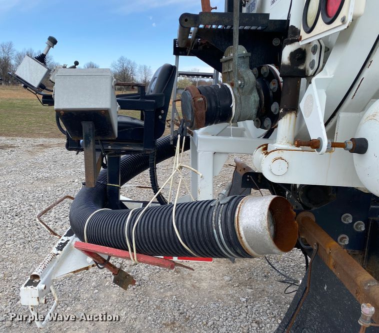 image for item JN9262 2007 International 7600  vacuum truck